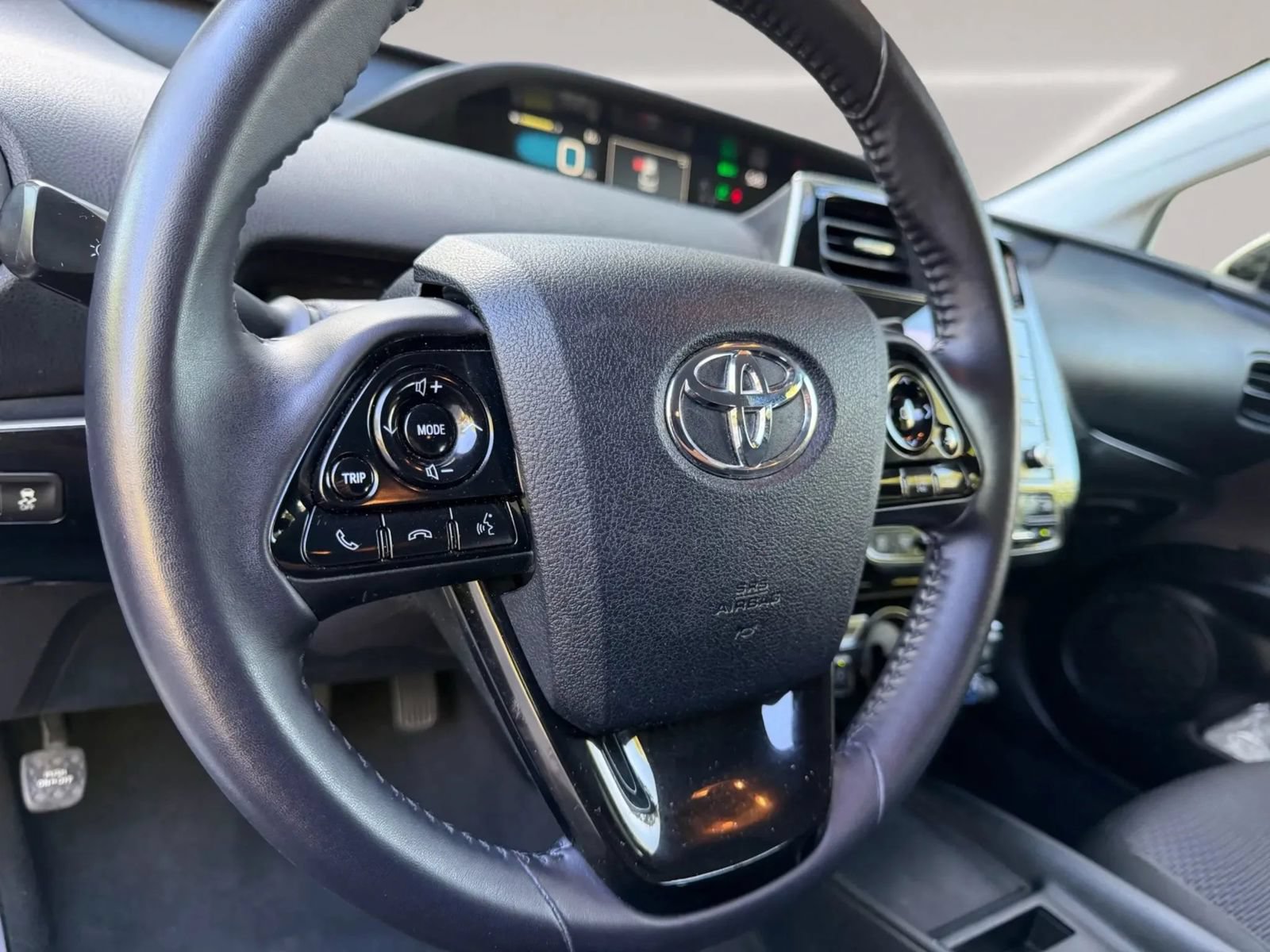 Used 2020 Toyota Prius LE FWD image 26