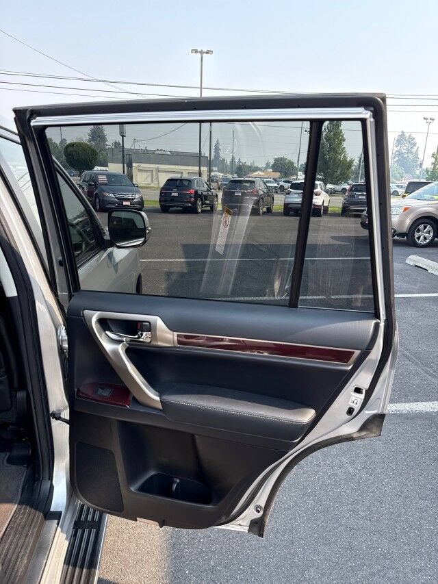 Used 2015 Lexus GX 460 w/ Premium Package AWD/4WD image 15