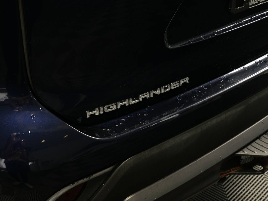 Used 2022 Toyota Highlander XLE AWD/4WD image 9