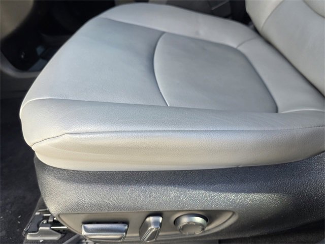 Used 2025 Toyota Sienna XLE image 17