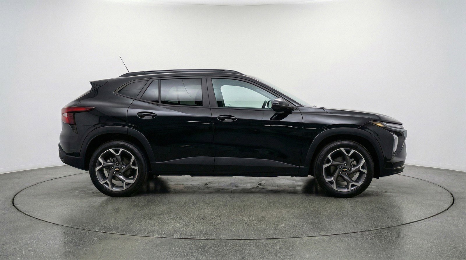 Used 2025 Chevrolet Trax LT image 11