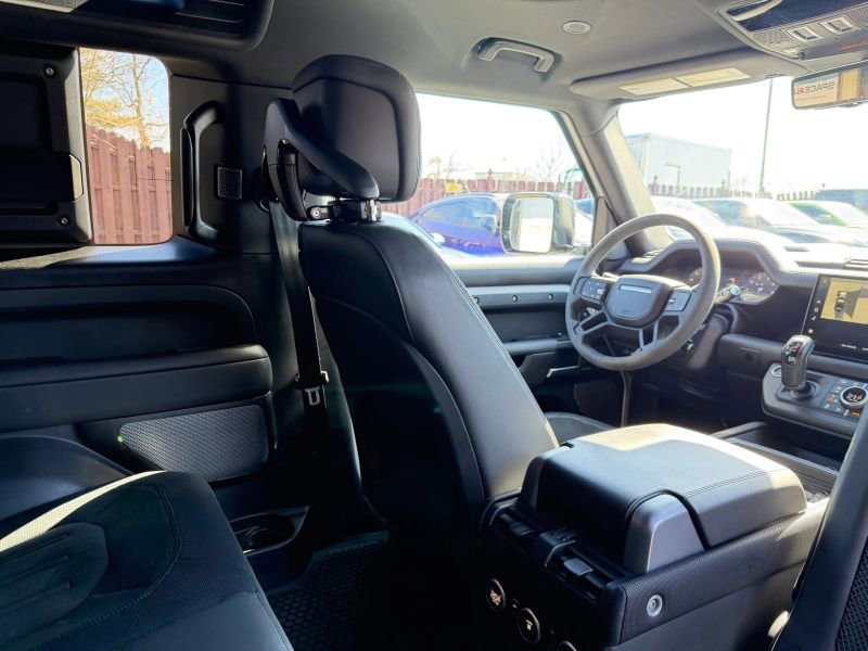 Used 2023 Land Rover Defender 90 V8 image 26