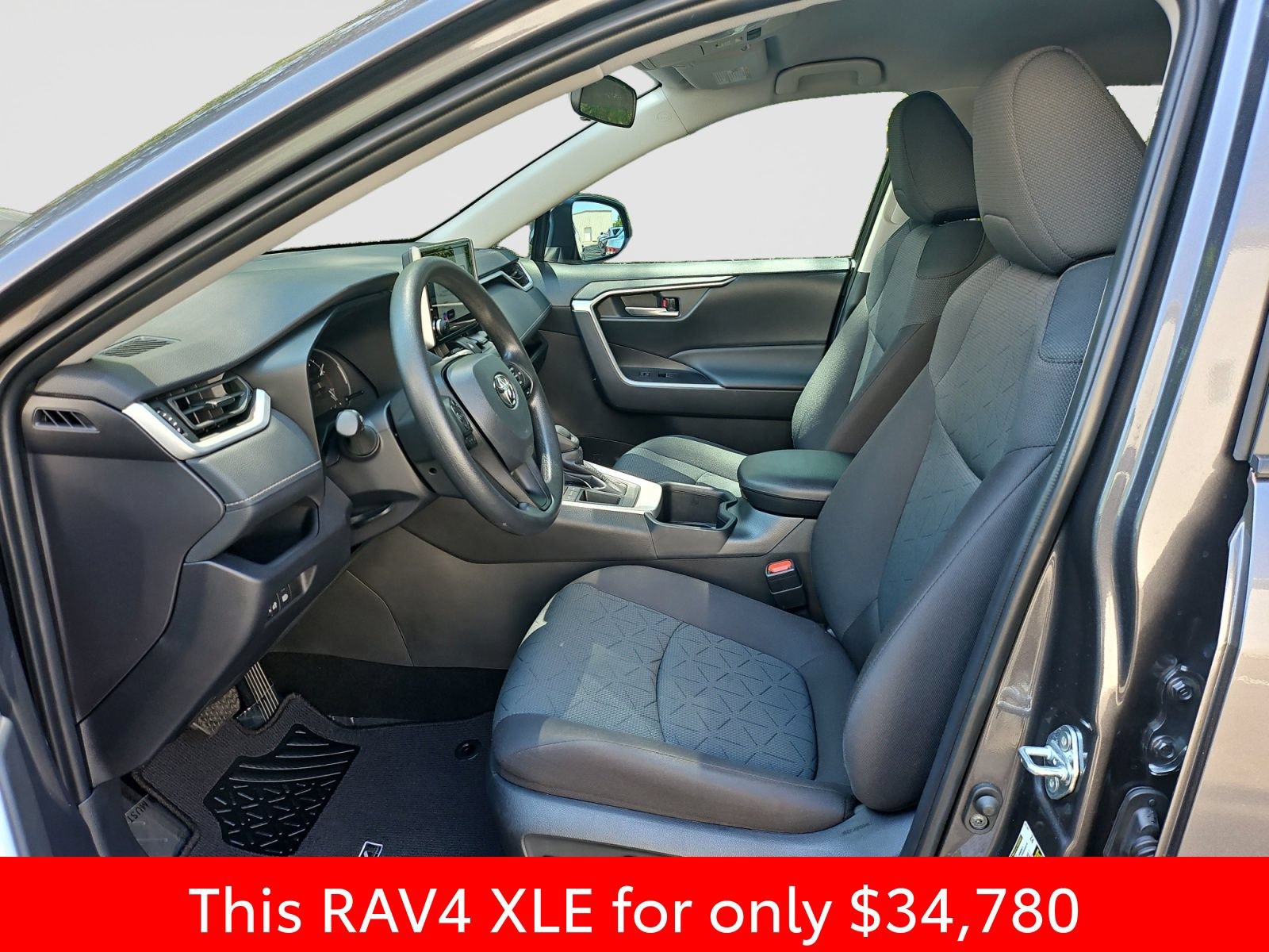 Used 2025 Toyota RAV4 XLE FWD image 22
