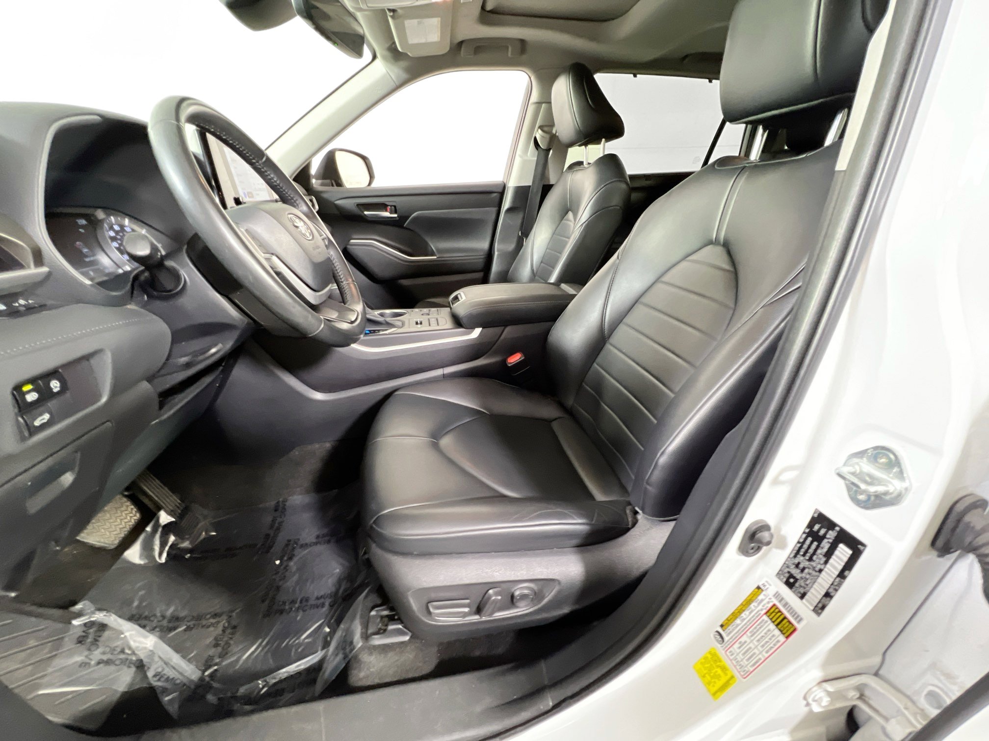 Used 2023 Toyota Highlander XLE image 20