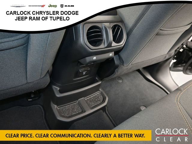 Used 2025 Jeep Wrangler Sahara image 27