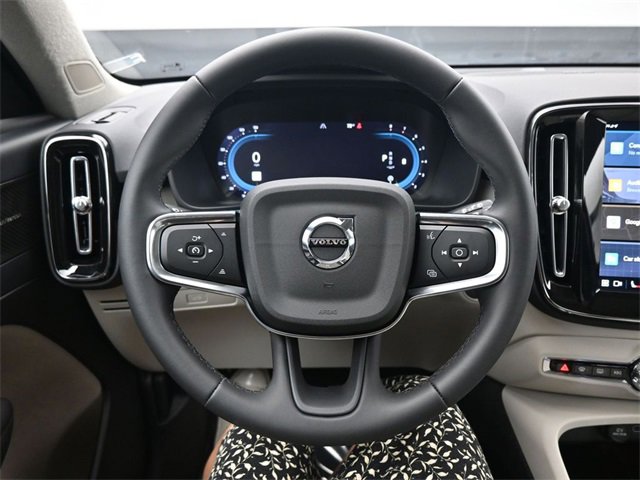 Used 2024 Volvo XC40 B5 Ultimate w/ Protection Package Premier image 23