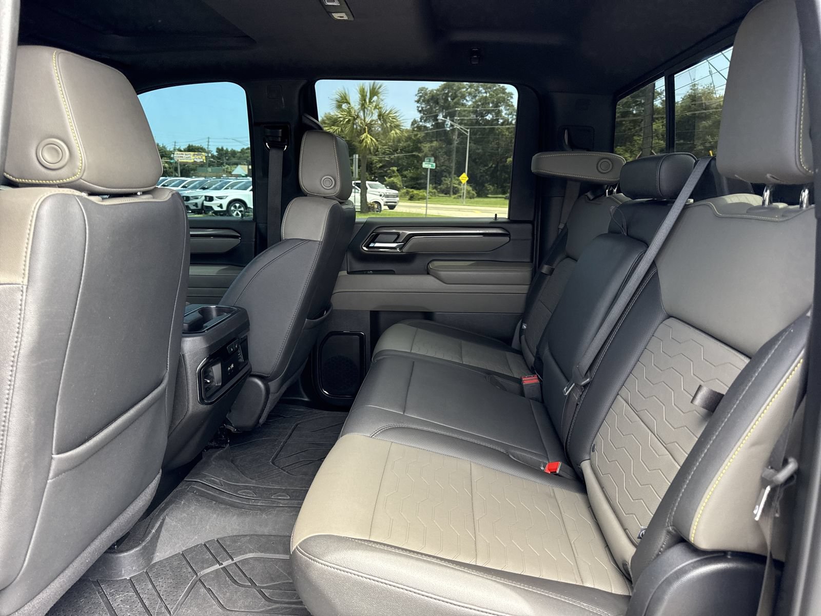 Used 2025 Chevrolet Silverado 2500 ZR2 w/ Technology Package AWD/4WD image 10