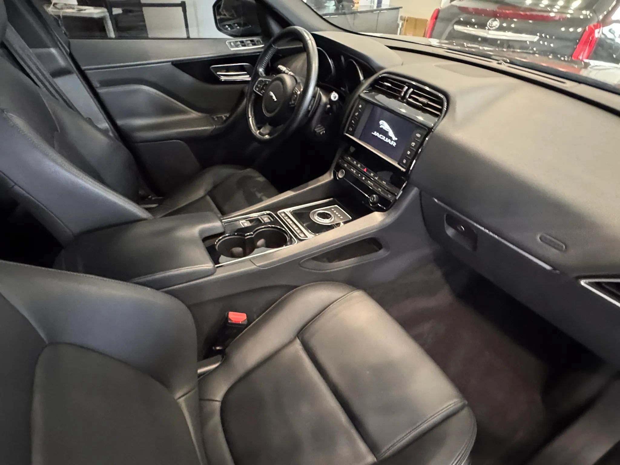 Used 2017 Jaguar F-PACE Premium AWD/4WD image 18