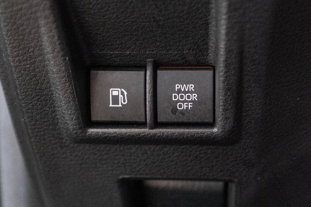 Used 2025 Toyota Sienna XLE FWD image 23