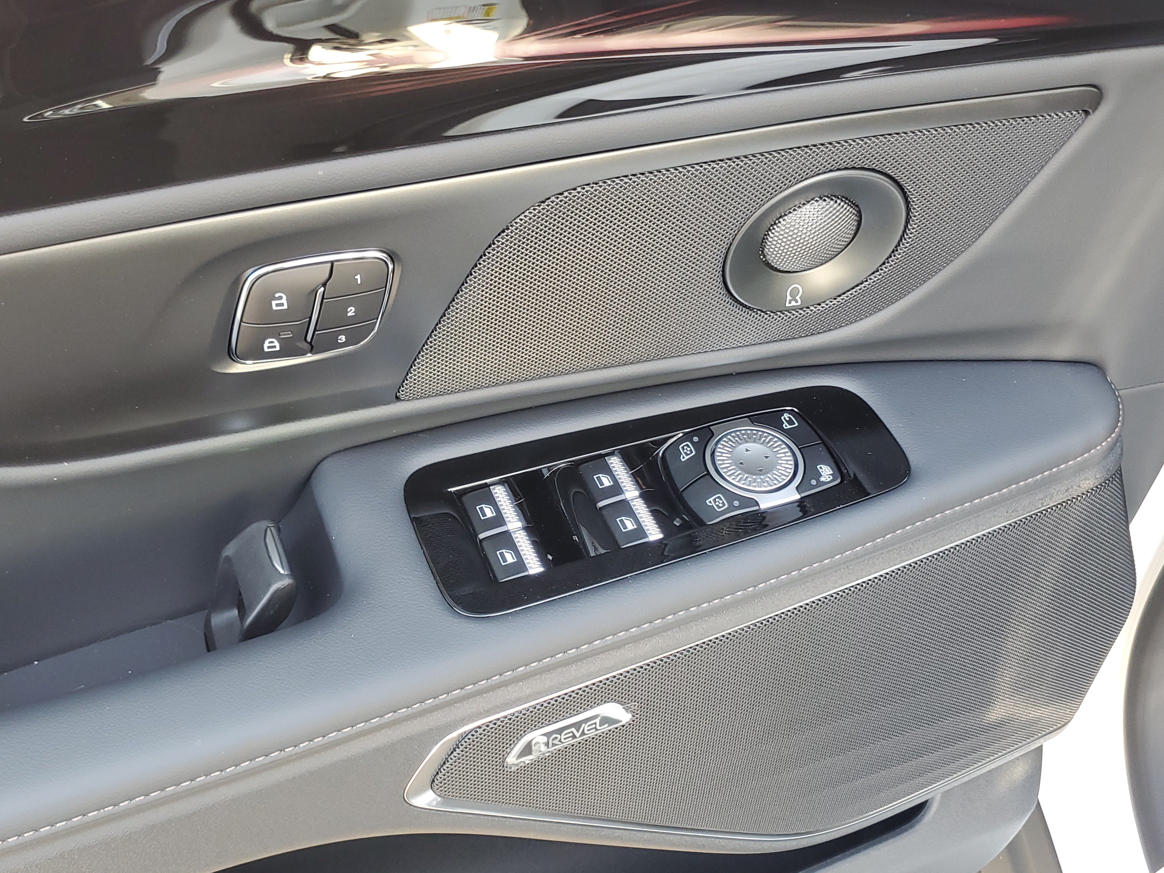 New 2026 Lincoln Nautilus Premier w/ Equipment Group 102A AWD/4WD image 9
