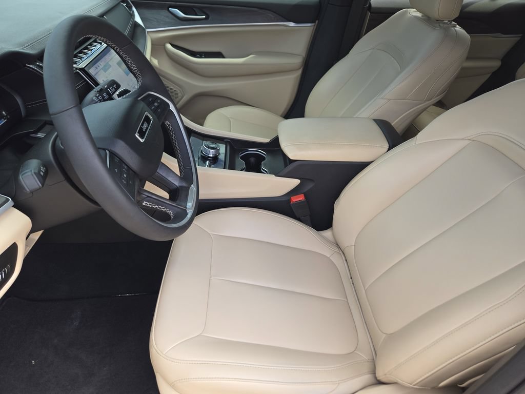Used 2024 Jeep Grand Cherokee Limited AWD/4WD image 7