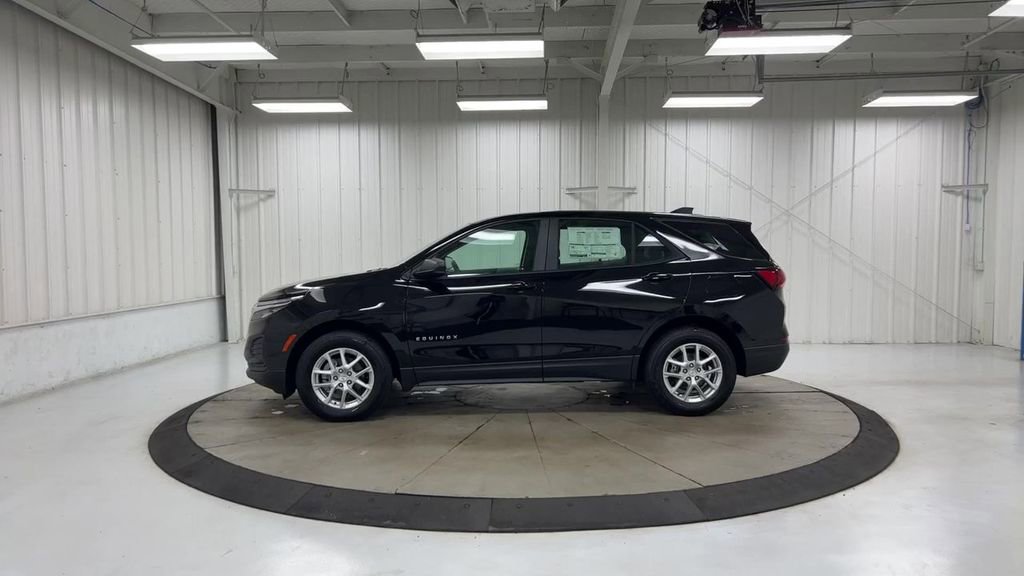 Used 2023 Chevrolet Equinox LS AWD/4WD image 5
