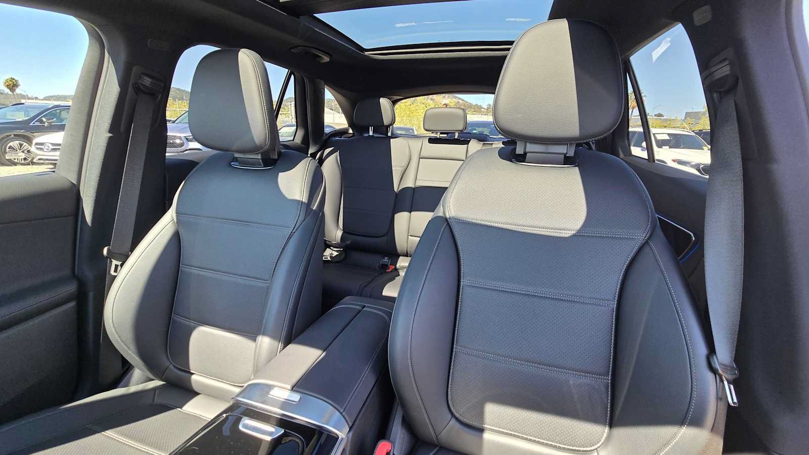 Used 2025 Mercedes-Benz GLC 300 4MATIC image 22