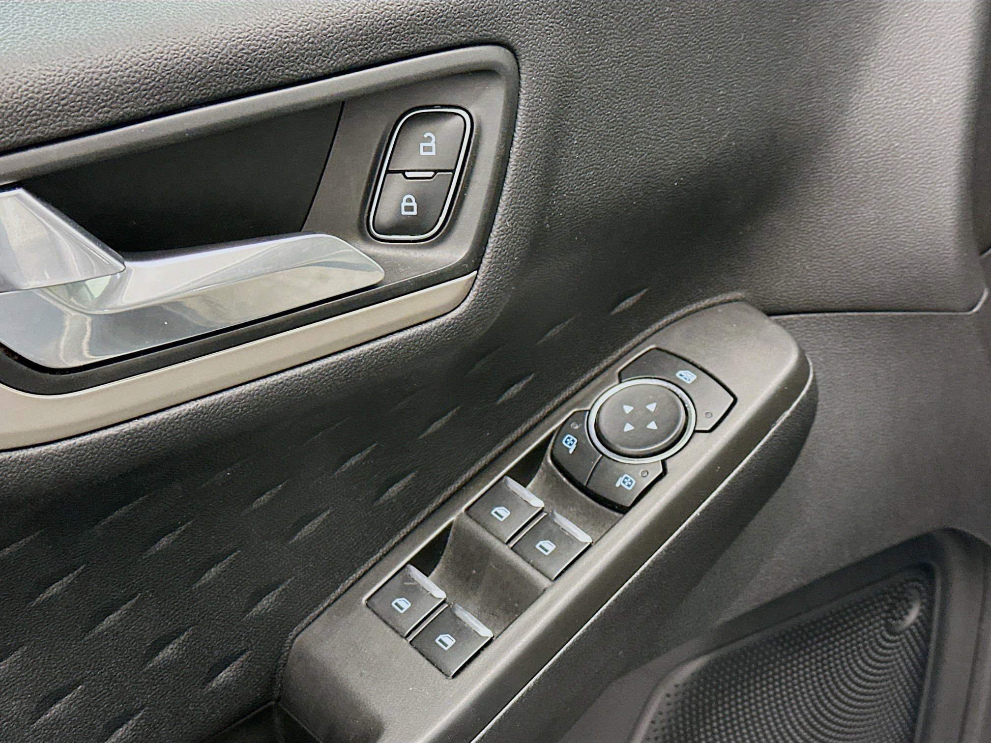 Used 2020 Ford Escape SE image 15