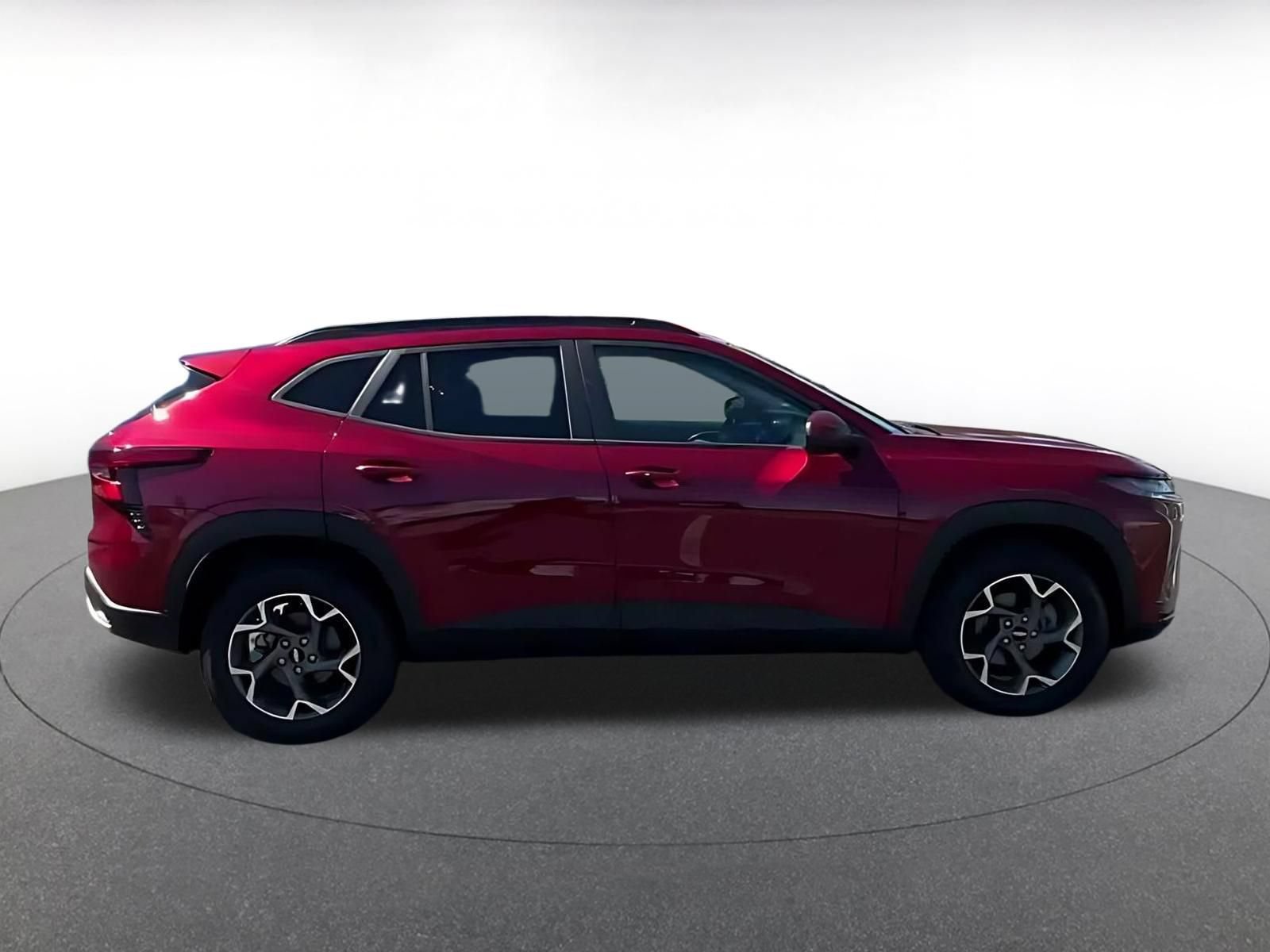 Used 2025 Chevrolet Trax LT w/ LT Convenience Package FWD image 14