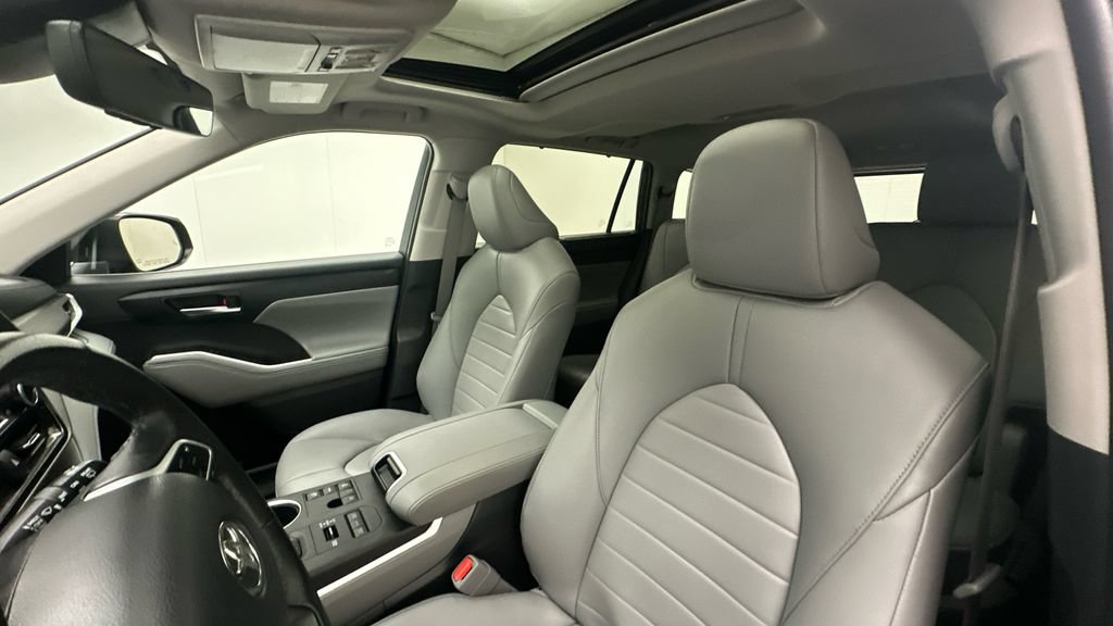 Certified 2024 Toyota Highlander XLE AWD/4WD image 9