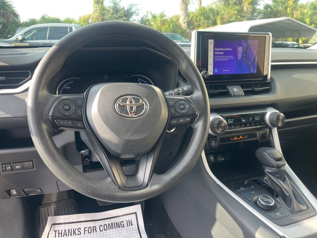 Used 2025 Toyota RAV4 XLE AWD/4WD image 14