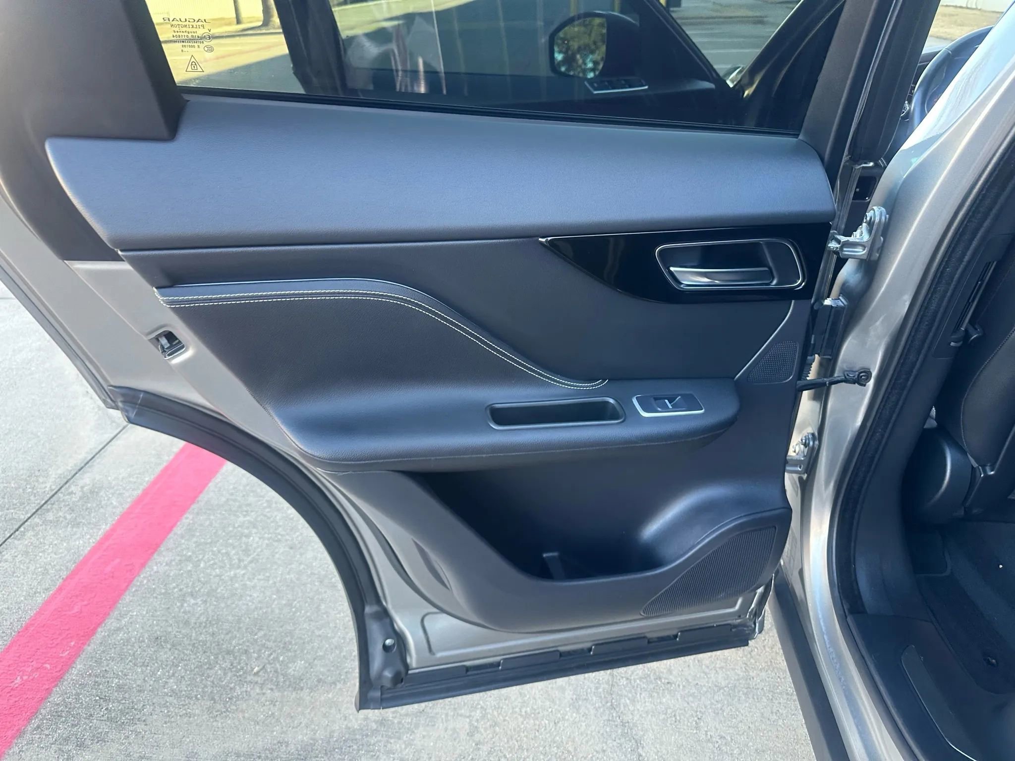 Used 2019 Jaguar F-PACE S AWD/4WD image 19