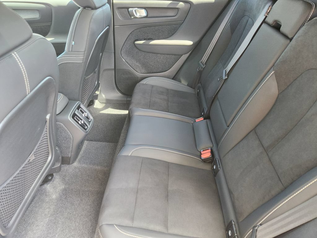 Used 2025 Volvo XC40 B5 Plus AWD/4WD image 19