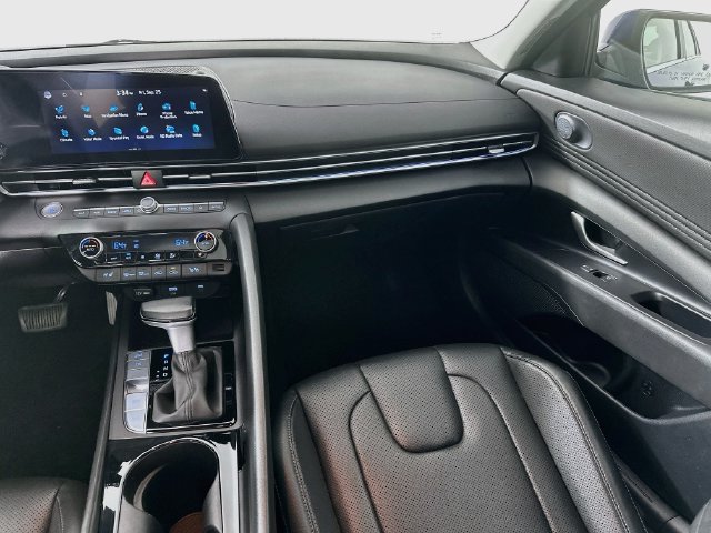 Used 2025 Hyundai Elantra Limited FWD image 29