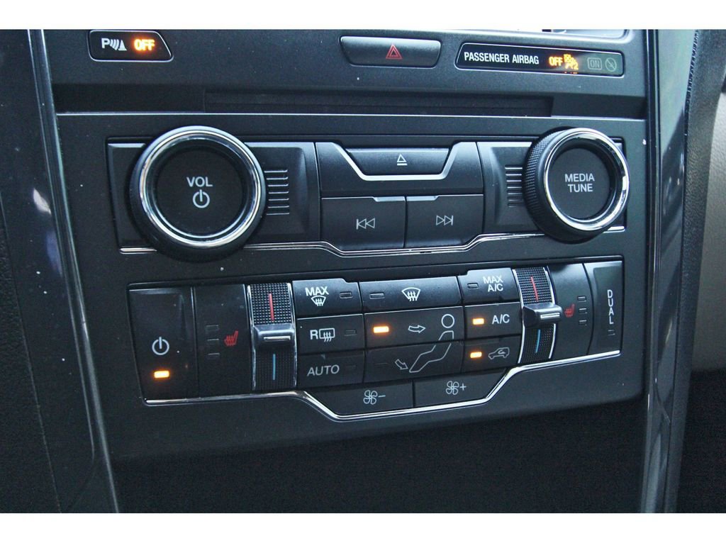Used 2018 Ford Explorer XLT w/ Equipment Group 202A FWD image 25