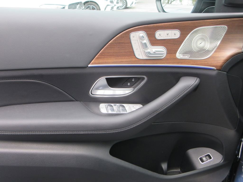 New 2026 Mercedes-Benz GLS 450 4MATIC image 10