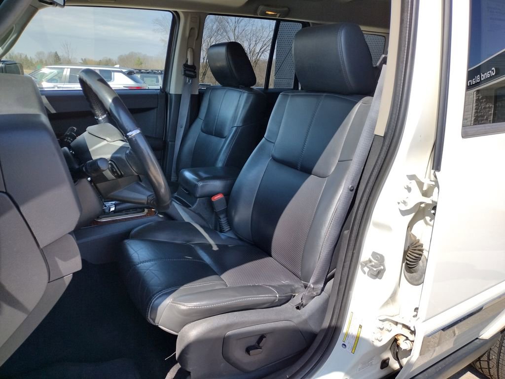 Used 2008 Jeep Commander Limited w/ Trailer Tow Group IV image 2