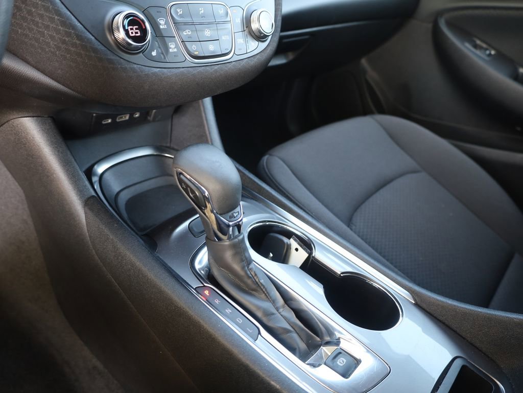 Used 2022 Chevrolet Malibu LT image 32