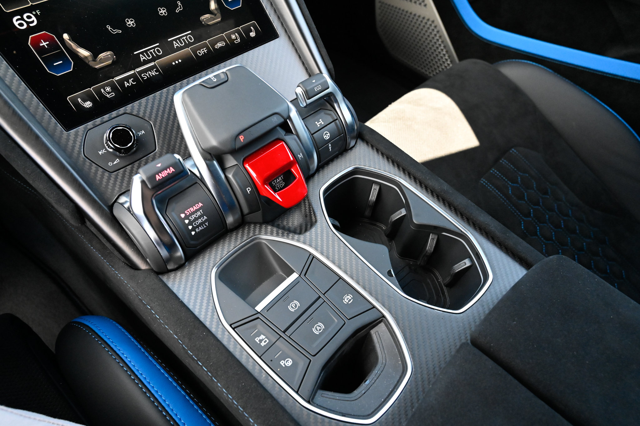 Used 2024 Lamborghini Urus Performante AWD/4WD image 30