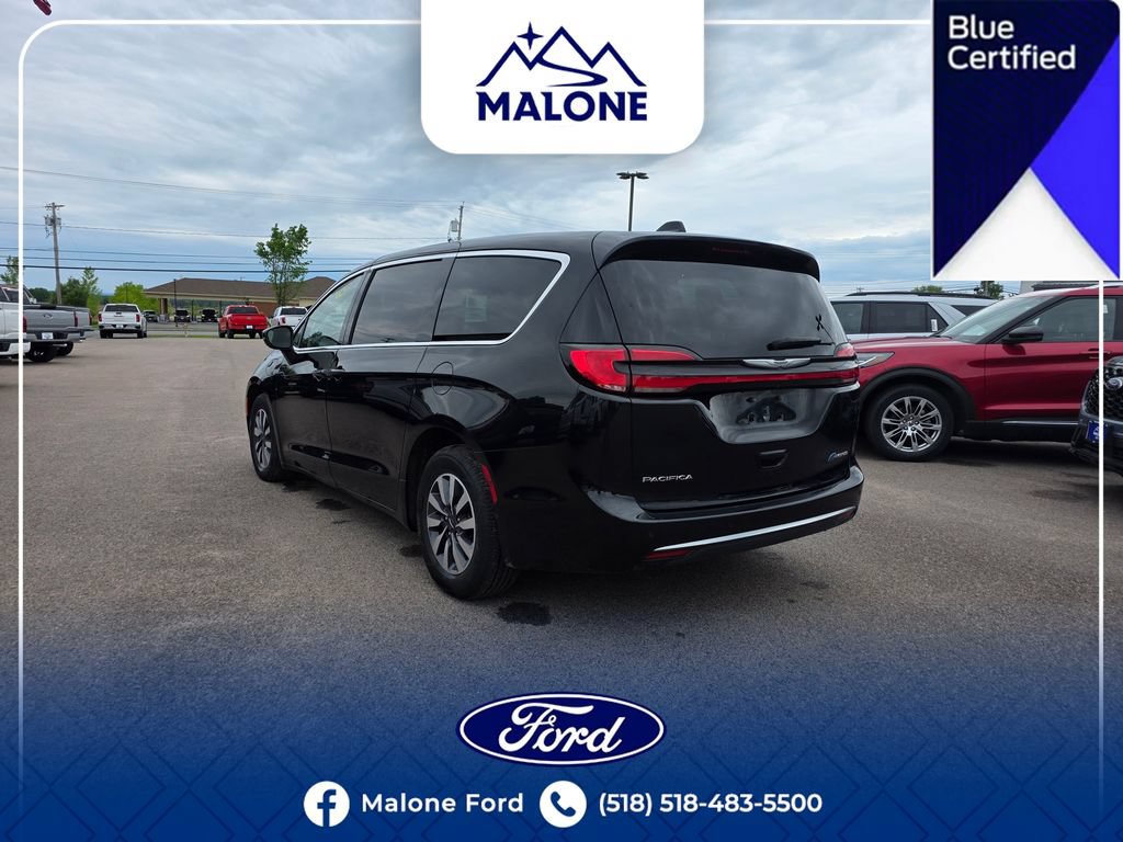 Used 2023 Chrysler Pacifica Touring-L FWD image 4