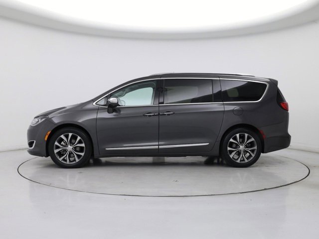 Used 2017 Chrysler Pacifica Limited image 2