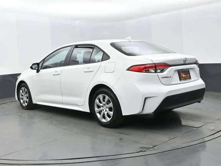 Used 2025 Toyota Corolla LE image 9