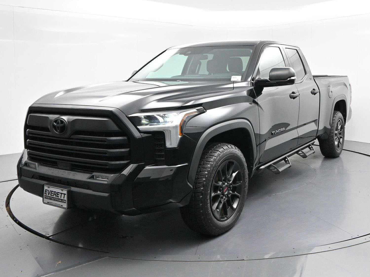 Used 2023 Toyota Tundra SR5 AWD/4WD image 3