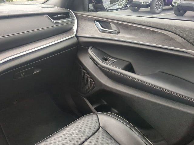 Certified 2025 Jeep Grand Cherokee L Limited w/ Luxury Tech Group II AWD/4WD image 20