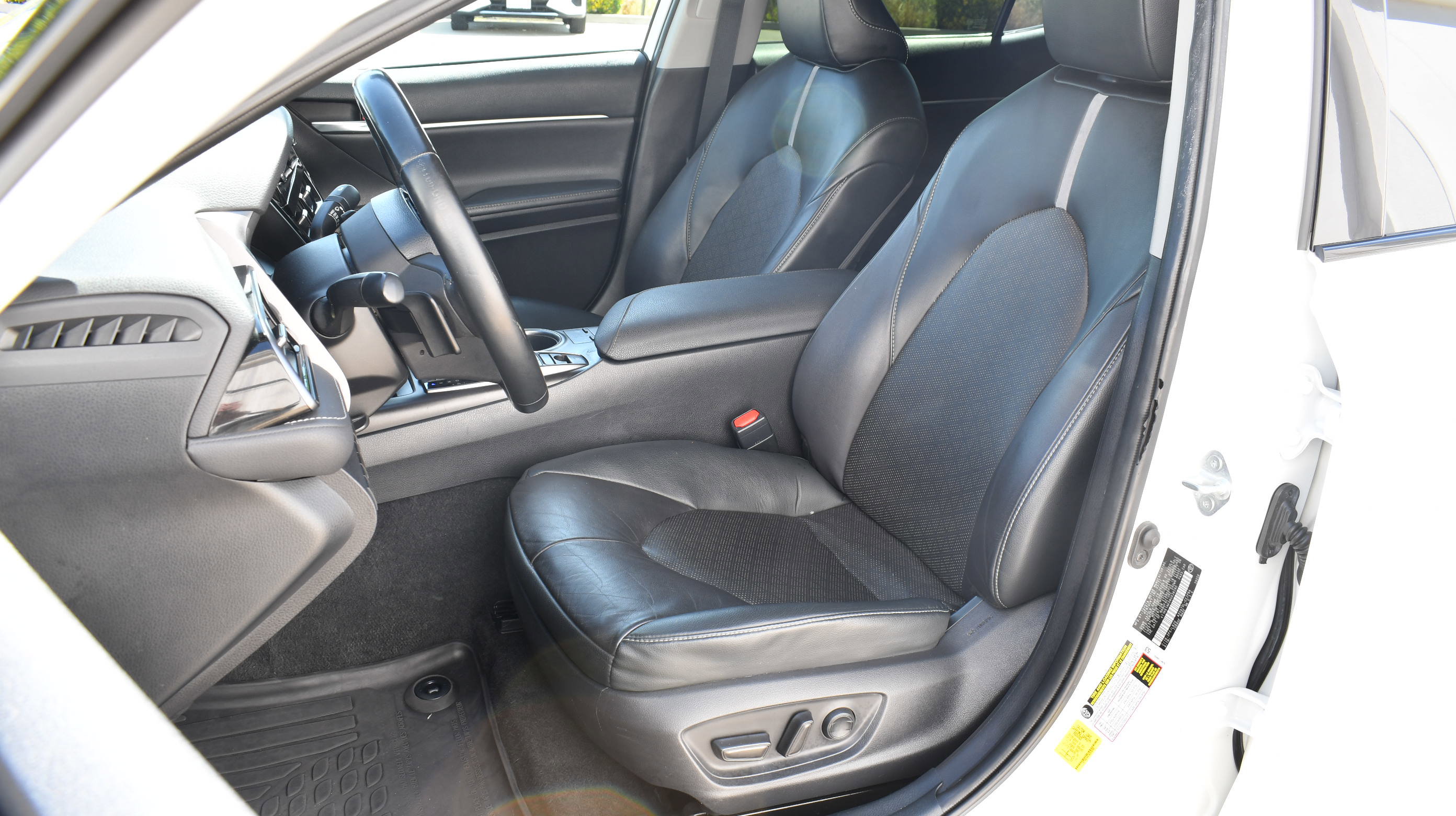 Used 2022 Toyota Camry XSE FWD image 22