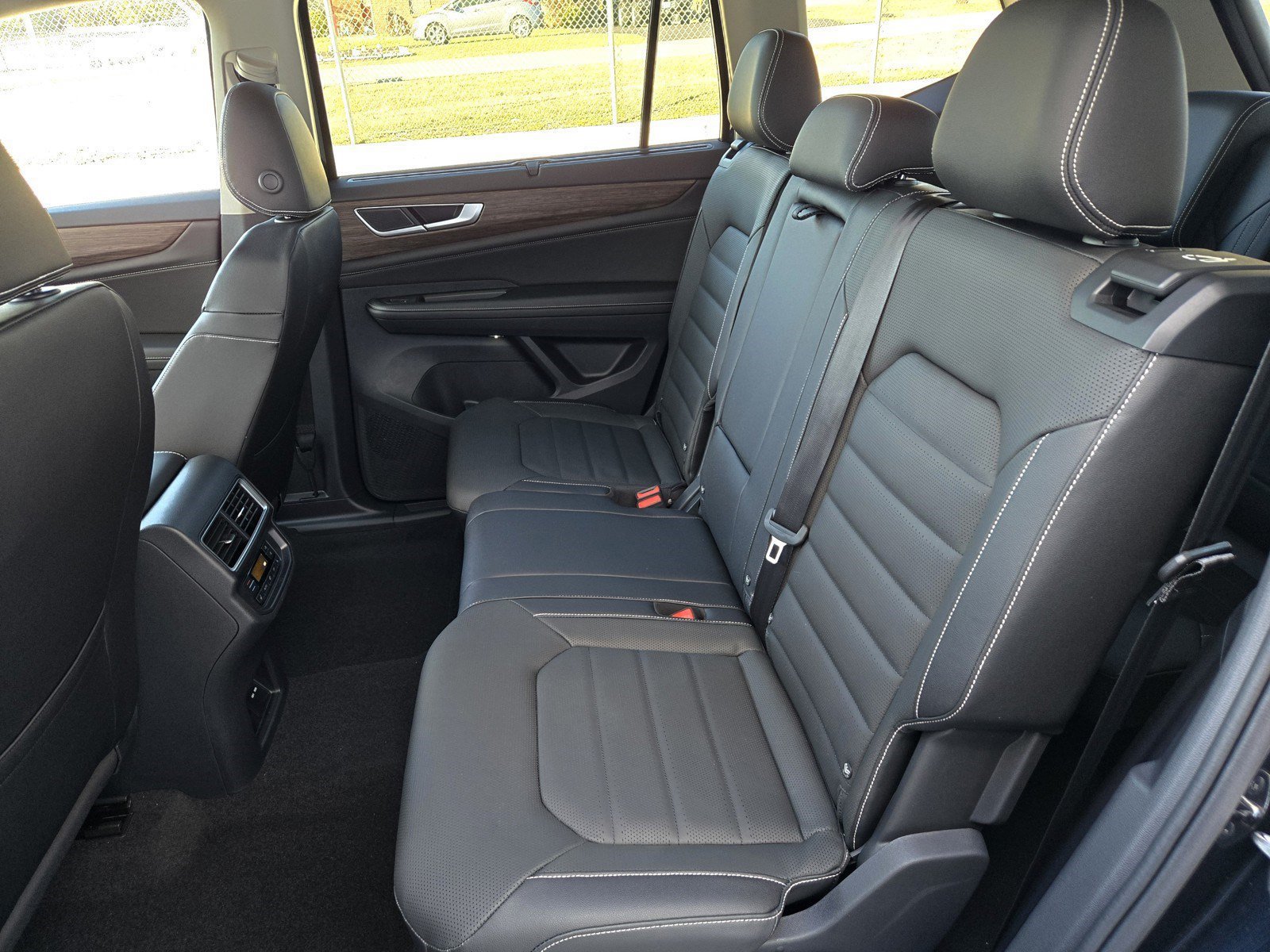 Used 2025 Volkswagen Atlas SEL AWD/4WD image 20