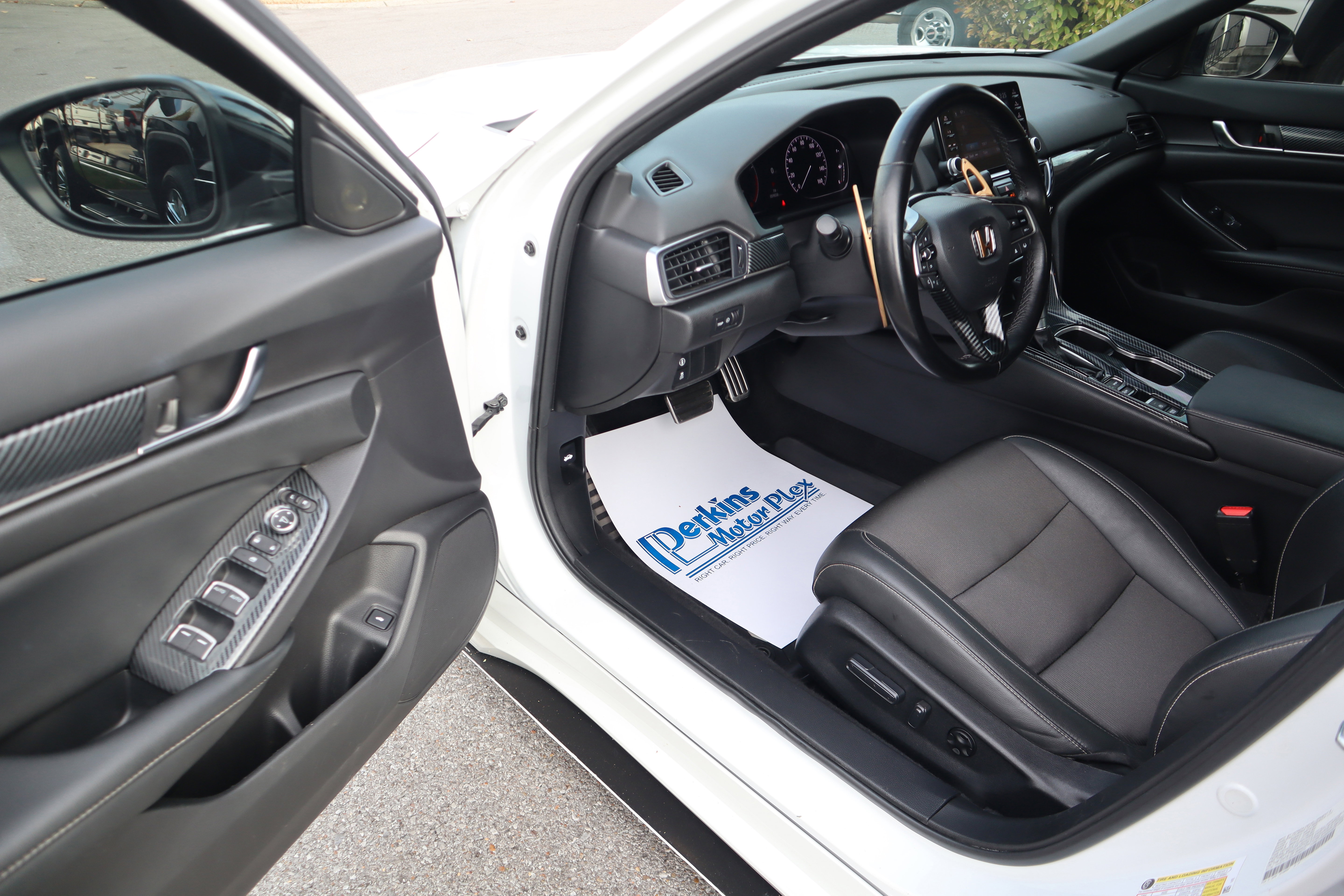 Used 2022 Honda Accord Sport image 3