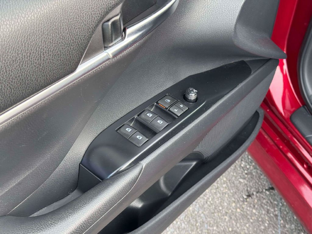 Used 2019 Toyota Camry LE FWD image 18