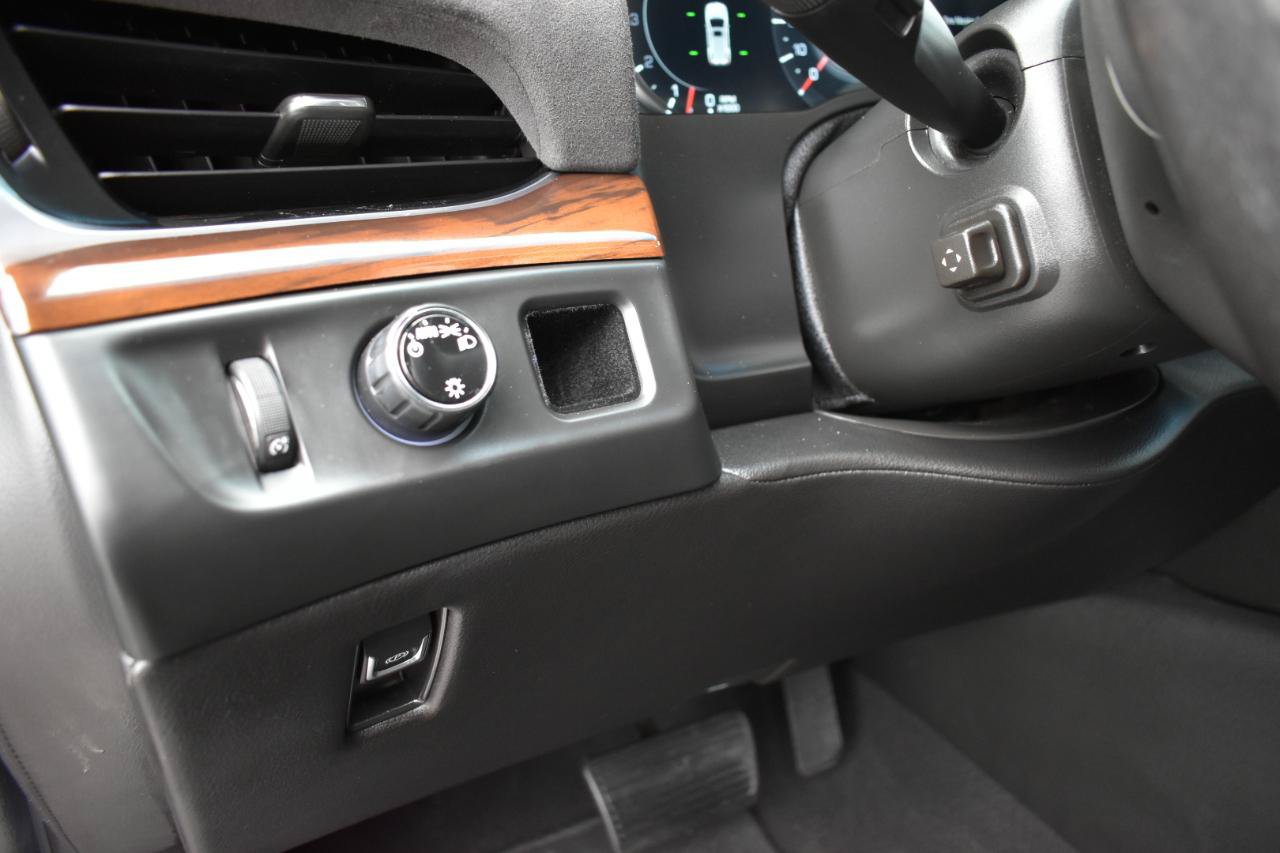 Used 2019 Cadillac Escalade Premium Luxury RWD image 44