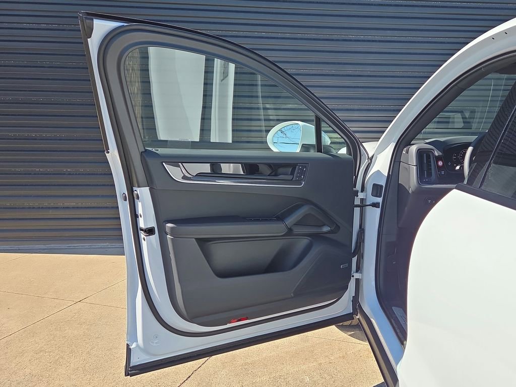 New 2026 Porsche Cayenne S image 6