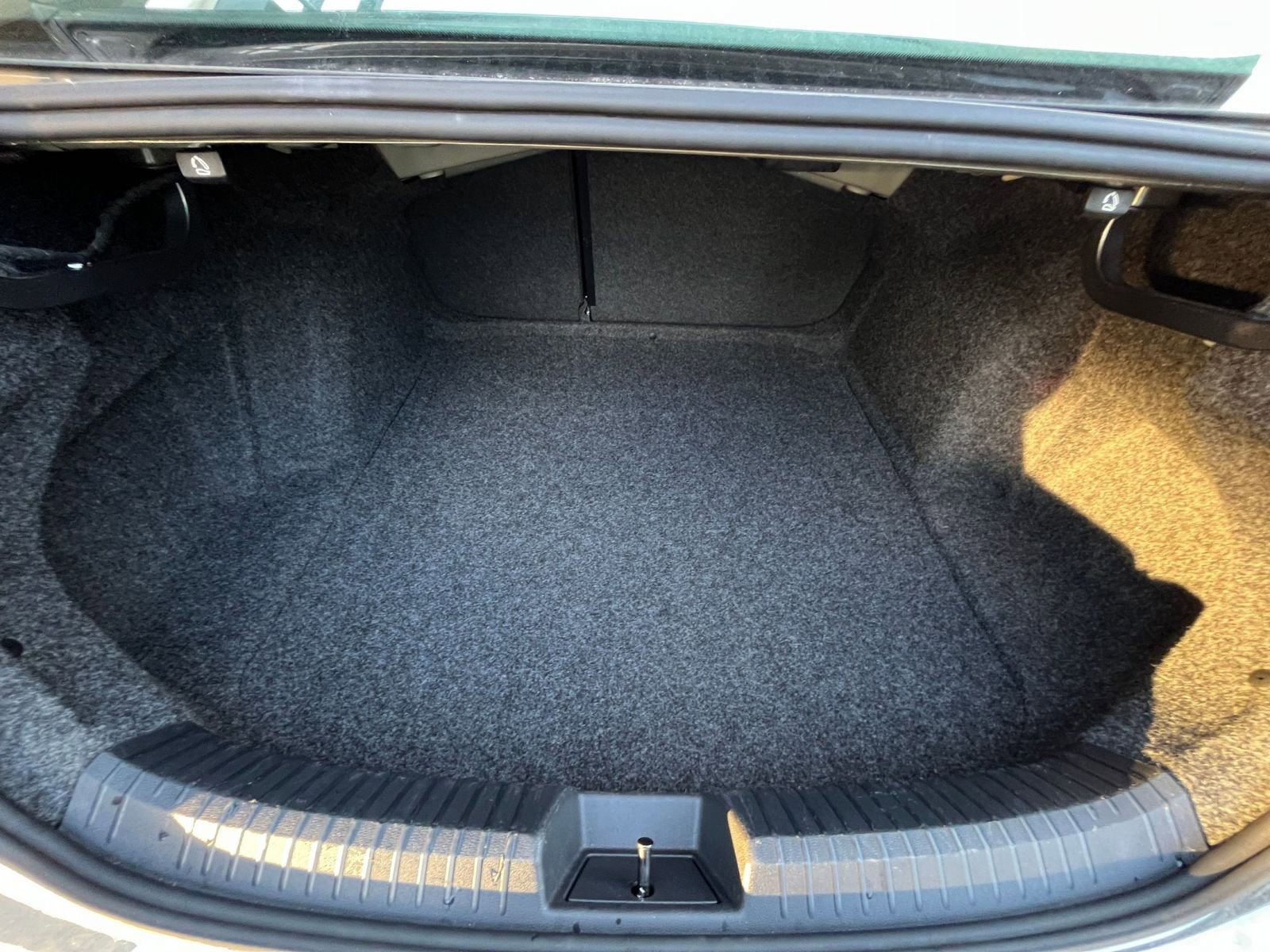 Used 2025 Volkswagen Jetta SE image 33