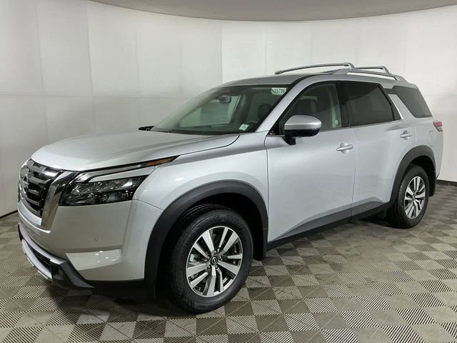 New 2025 Nissan Pathfinder SL image 3