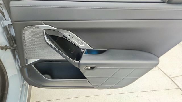 Used 2024 BMW 740i xDrive w/ Premium Package image 29