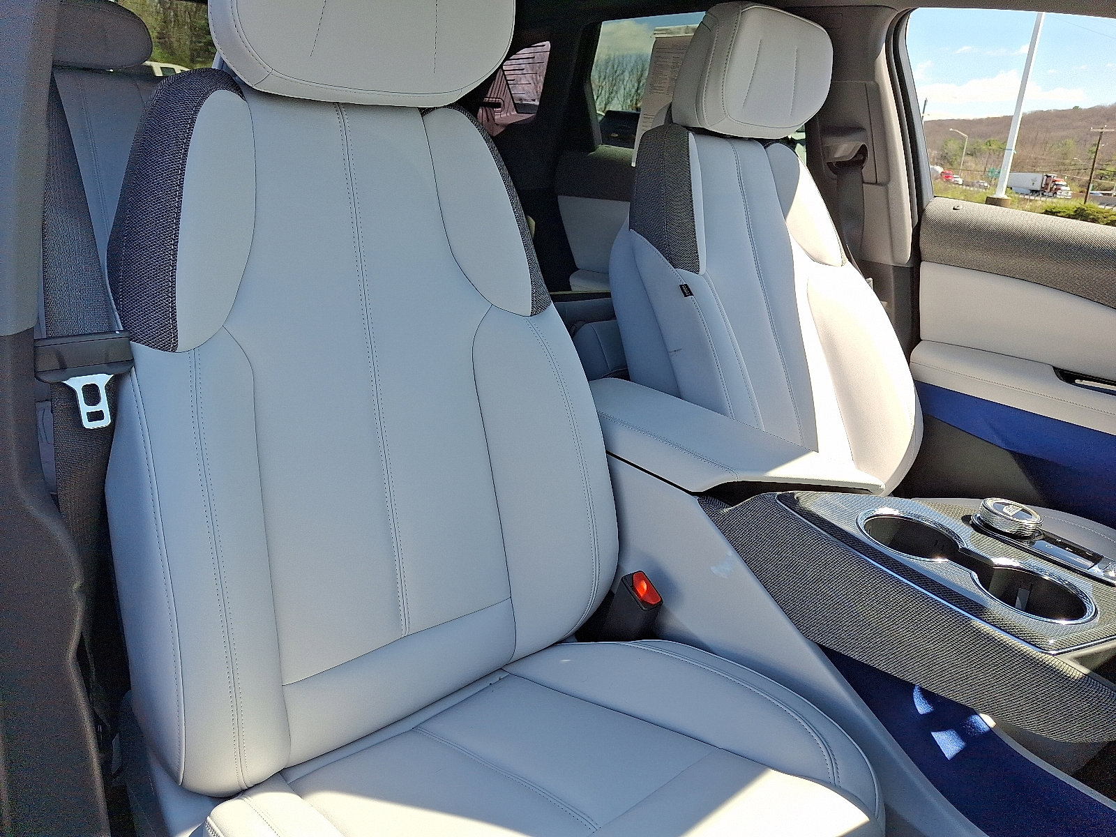 Certified 2026 Cadillac Optiq Sport 1 w/ LPO, Floor Liner Package AWD/4WD image 19