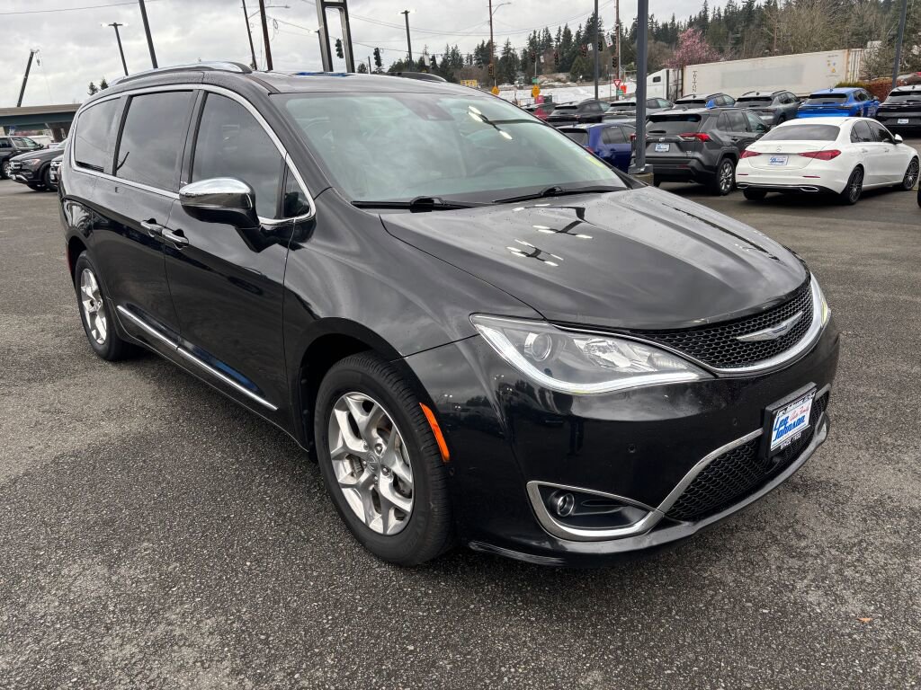 Used 2017 Chrysler Pacifica Limited w/ Advanced Safetytec Group image 3