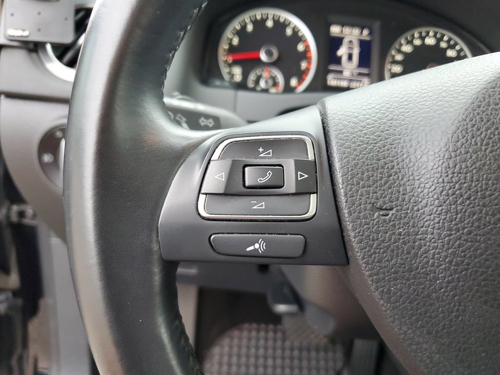 Used 2013 Volkswagen Tiguan SEL FWD image 21