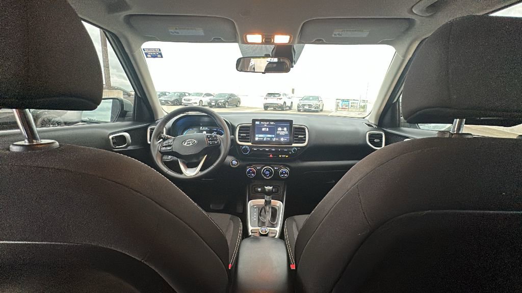 Used 2025 Hyundai Venue SEL FWD image 30
