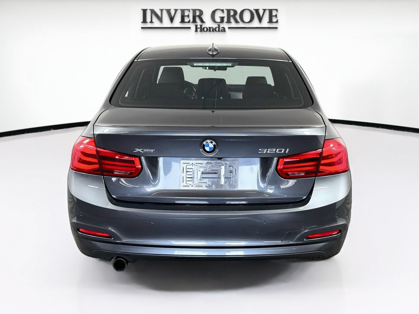 Used 2017 BMW 320i xDrive Sedan AWD/4WD image 6