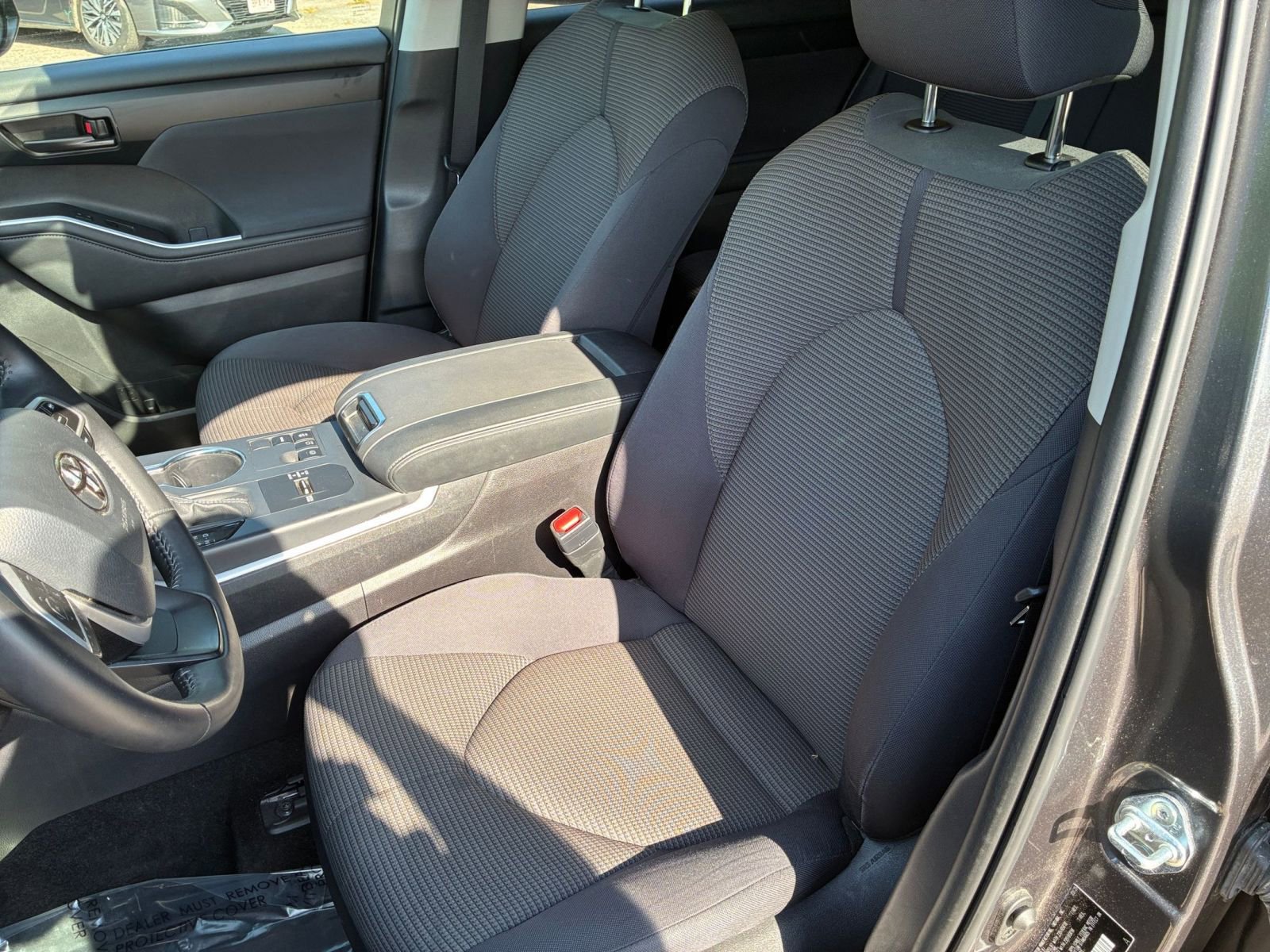 Used 2025 Toyota Highlander LE image 37