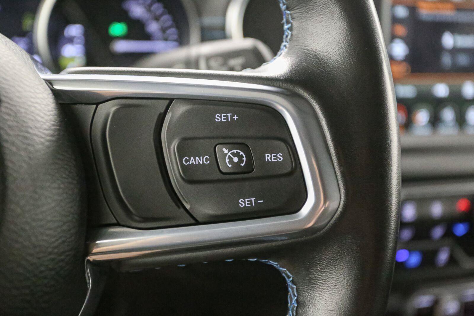 Used 2022 Jeep Wrangler Unlimited Rubicon 4xe w/ Cold Weather Group AWD/4WD image 39